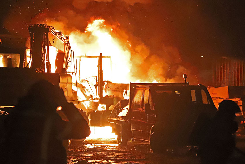 112 melding Tractor uitgebrand op de Industrieweg in Hoogezand