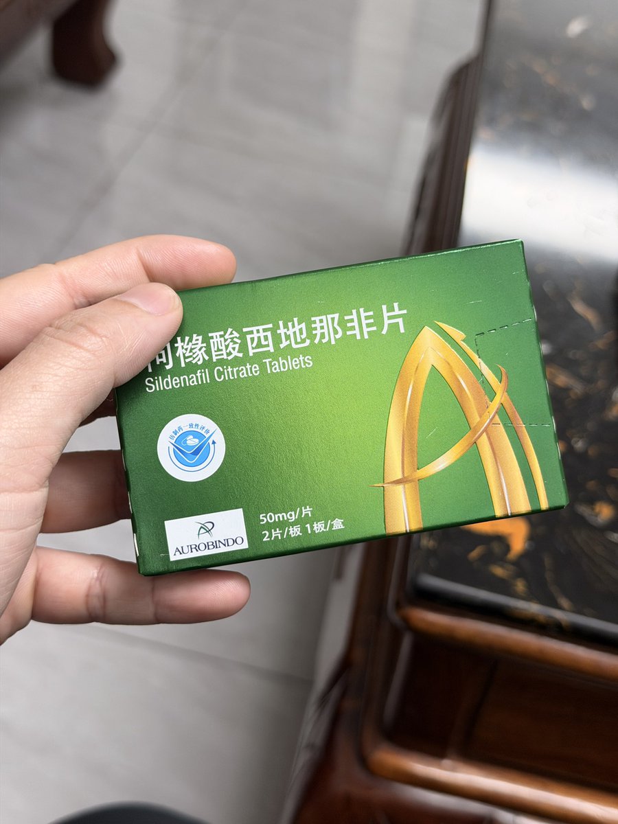 一只北极熊 tweet media