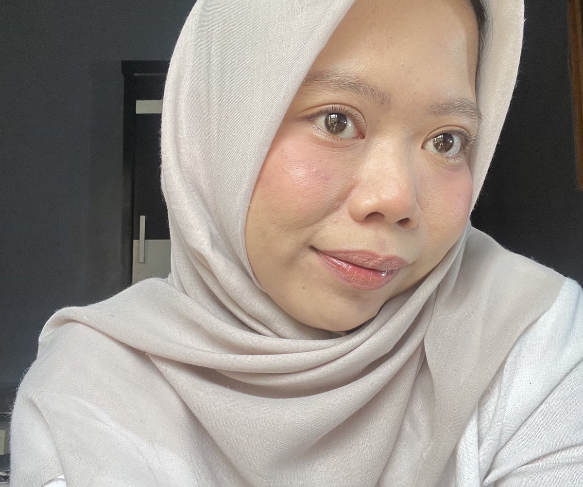 sekarrhmp's tweet image. honestly OBSESSED with this liquid blush .. makes my cheeks look healthy and fresh all day 💗☝🏻