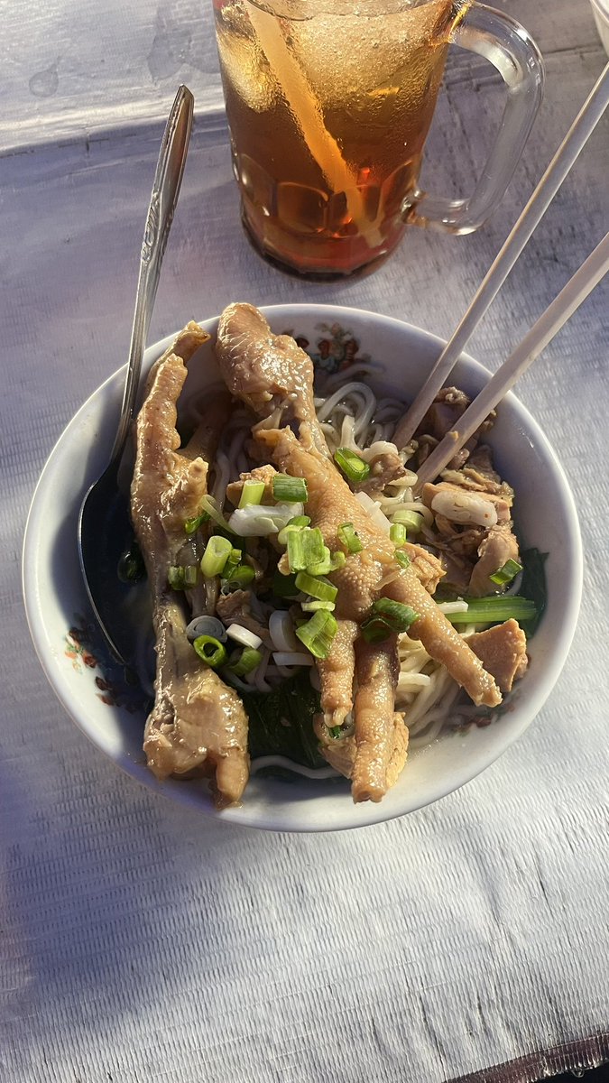 Timbangane mangan gapuro