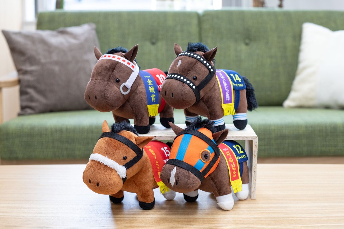 🏇1月発売商品🏇
【サラブレッドコレクション ぬいぐるみ35】

#サラブレッドコレクション より、同一重賞を3連覇した競走馬たちがぬいぐるみになって登場です💫

▽ラインナップはツリーをチェック▽