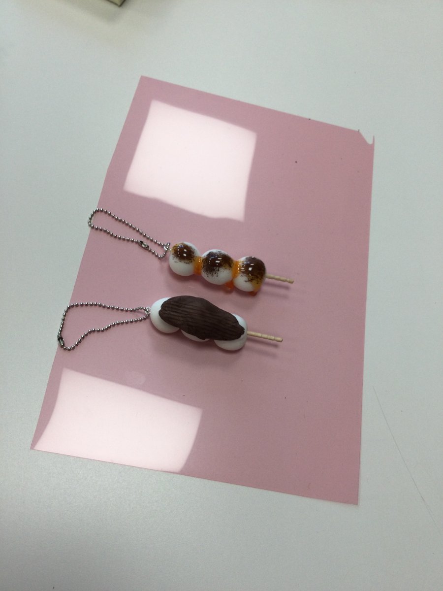 1月11日(日)アートファクトリーT＆Hさんによる『ミニチュアお団子を作ろう！』を開催しました🍡樹脂粘土、UVレジンを使い、かわいいミニチュアのお団子を作りました🍡ブローチ、キーホルダーにしてお持ち帰りです🍡