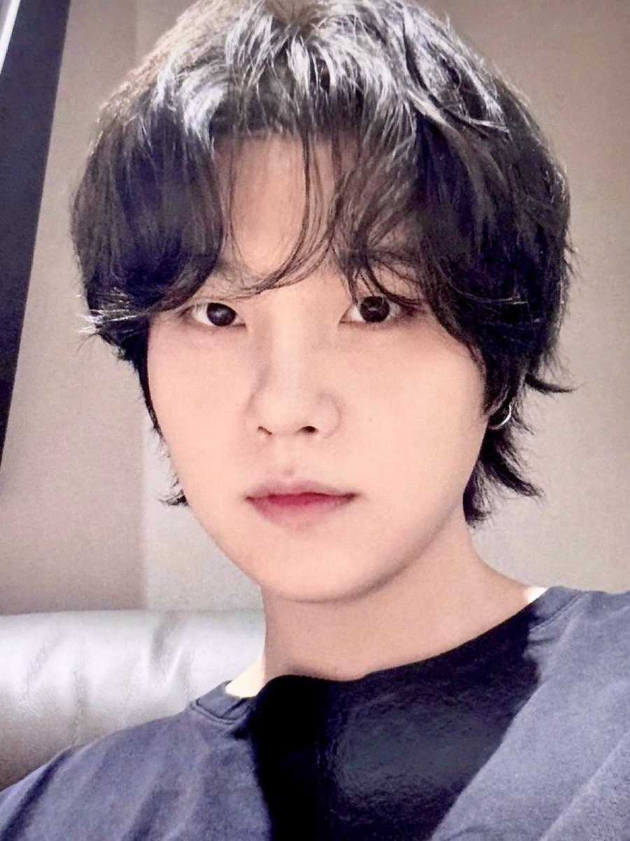 This is Yoongi's first photo in 2026.