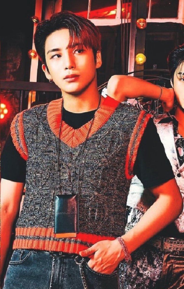 jonghobase's tweet image. IVE NEVER SEEN THESE BEFORE?!