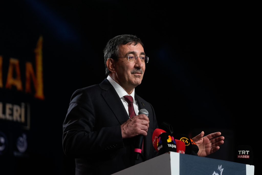 sevdacevir80225's tweet photo. Sayın @_cevdetyilmaz Bukadarda olmaz Herkese %200 zam verirken #MemurEmeklisi ne zam yok 3 yıldır #BirinciDereceye3600 #EmekliMemuradaSeyyanen vermediniz.Kanunlara uymuyorsunuz En alt tabanda ne işimiz var.
 Bu durumda olmamız sizler için utanç olmalıydı.oysa umurunuzda değil. https://t.co/iVAemv2koC