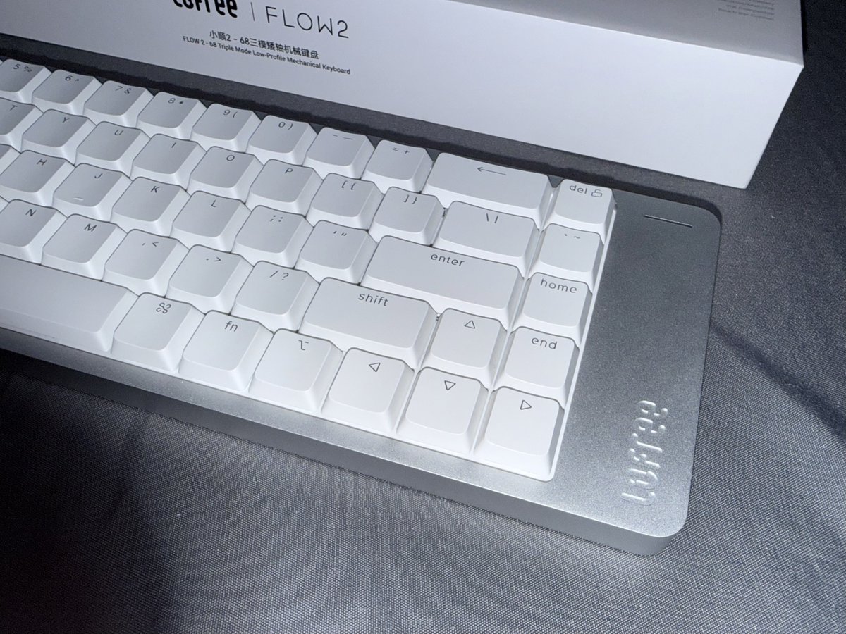 quee_rr's tweet photo. ส่งต่อ Lofree Flow 2 สี silver 68 key สวิชต์ surfer 

จาก 3500฿ ส่งต่อ 2800฿ รวมส่ง (หรือนัดรับตามแนว mrt bts) แกะใช้ได้ 2 วัน เคสอะลูมิเนียมแข็งแรงแต่เบา เสียงครีมมี่ มี Touch Bar ปรับระดับเสียงเชื่อมต่อ tri-mode สนใจเพิ่มเติมเดมคับ🤩

#ส่งต่อคีย์บอร์ด #คีย์บอร์ดมือสอง #lofree https://t.co/VDg5DTLhR8