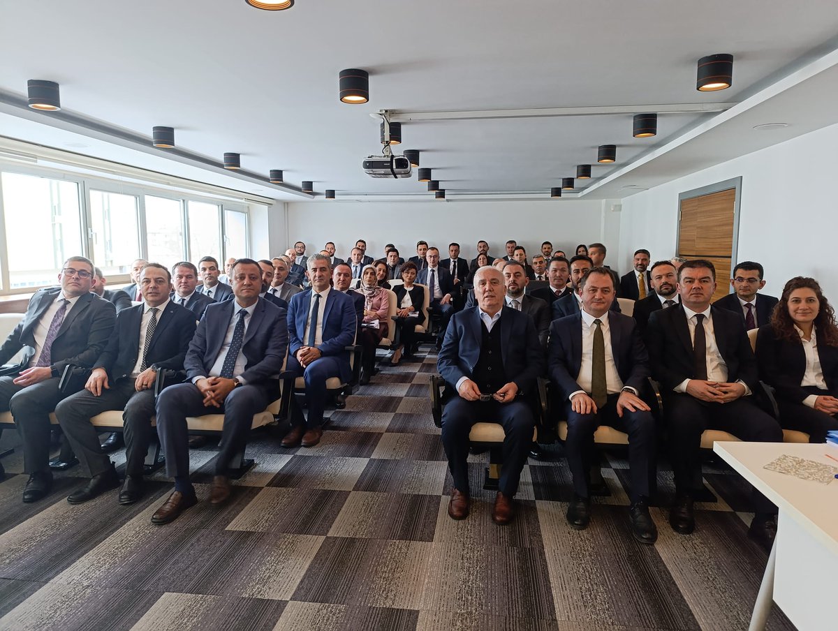 Genel Müdür Hüseyin Aydın, Ankara Bölge Birliği’nde kooperatif yetkilileriyle bir araya gelerek yürütülen çalışmalar ve saha uygulamalarına ilişkin değerlendirmelerde bulundu.