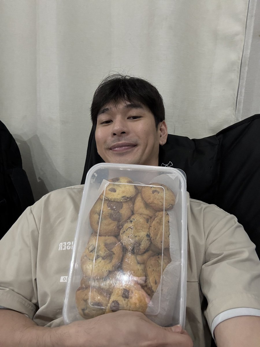 itswilbertross's tweet image. Ang liit