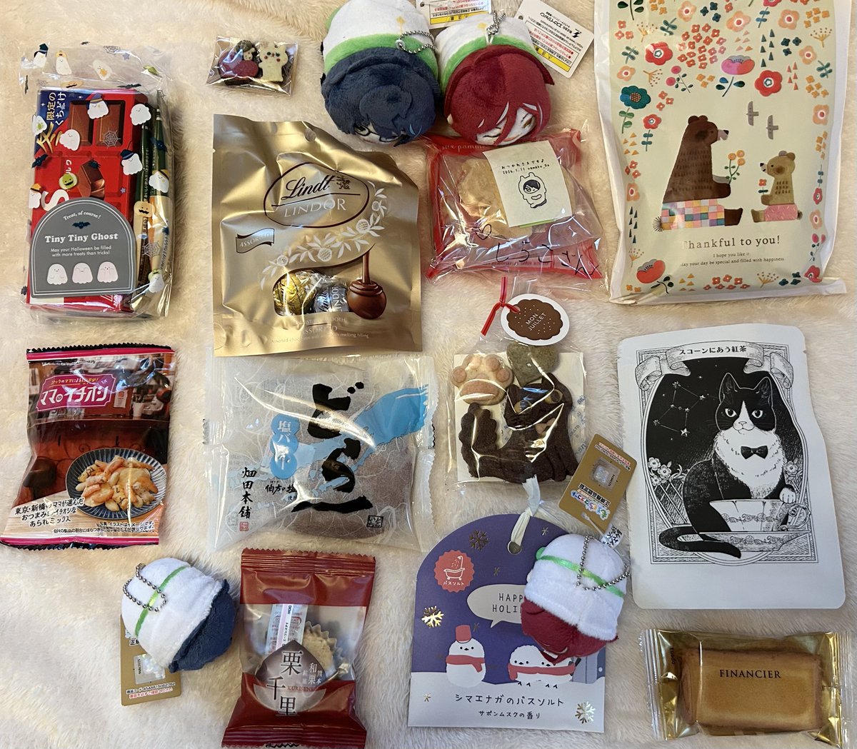 ABURiSHiRAKO's tweet image. インテお疲れ様でした❣️6D号館という天空の楽園に来てくださった方ありがとうございました😭フライヤーを楽しみにしていますと受け取っていただき、鍵垢で私が絵を描けずウンウン唸ってるのを見守ってくださり励ましのお言葉をいただいたり😢参加して良かった…！差し入れもありがたく頂戴します🍪