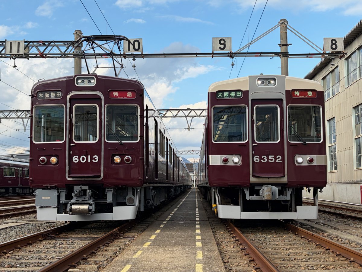 本日、6000系（C#6013×８R）がデビュー当時の姿に戻って京都線（正雀～桂）を試運転で走行しました。
なんと！その時、桂車庫で偶然、同じくHマークを付けた先輩格の6300系（C#6352記念列車）と横並び！
彼らの青春時代が蘇る瞬間をとらえる事が出来ました！ファンの皆様ご覧あれ！by館長！