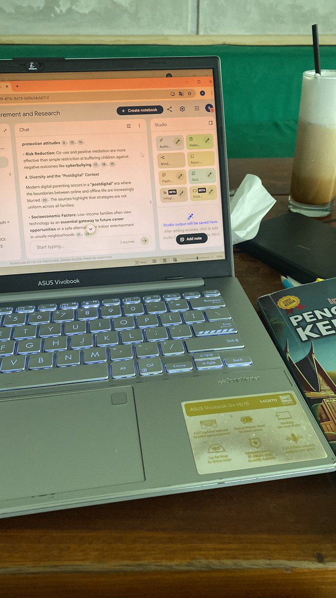 Awalnya sepi, lumayan bisa ngedraft dan baca jurnal dg hikmat. Semakin siang ternyata semakin rame. Ga ramah untuk nugas. Ngedraft mending di perpus Ghratama Pustaka meskipun harus bolak-balik keluar saat jam istirahat. 
@ Mantra Bumi jl Parangtritis-Bantul,harganya terjangkau