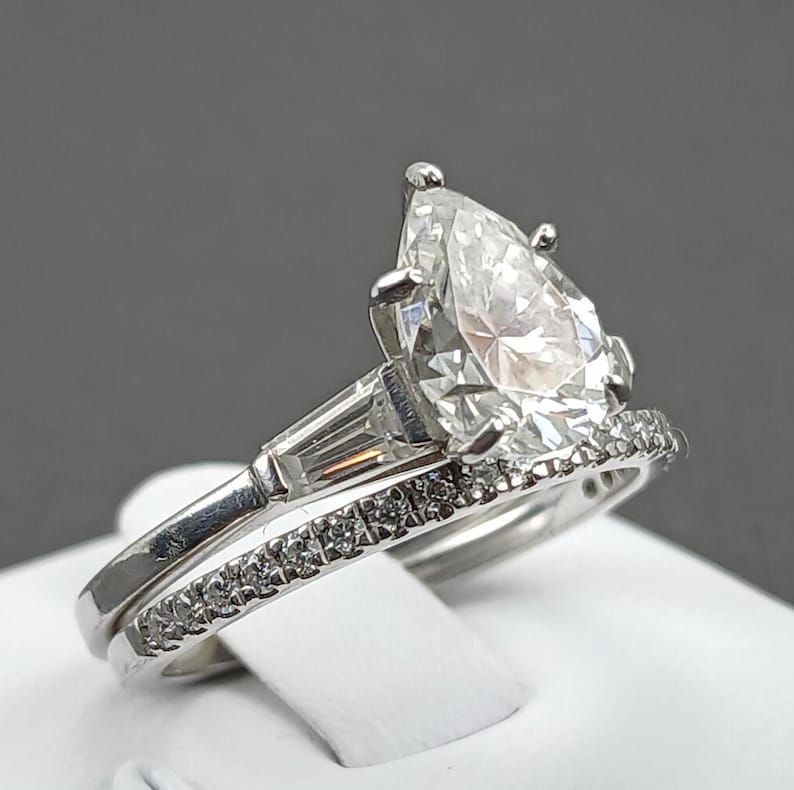 3PetuniaPlace's tweet photo. This beautiful vintage ART DECO SOLITAIRE WEDDING RING SET is perfect and for a surprise engagement on Valentine's Day!  

🎀 Shop this item CLICK HERE @ https://t.co/c5hjWnql3X

📷View Our Shop @ https://t.co/HtdPUpXJGu https://t.co/d9apePFFaI