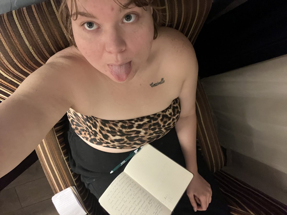 BackDoorBlair's tweet photo. Starting to write again. 🥹🫶🏼 haven’t tried since HS. https://t.co/DobZtlWtq8
