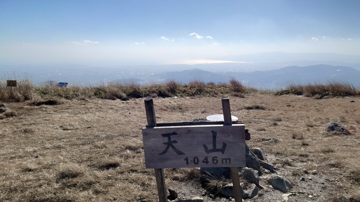 BaseCampSAGA's tweet photo. 天山でミノムシを見つけました（画像2枚目）。ミノムシ見たの小学生以来かも。〈光〉 https://t.co/x7QVrkYwav