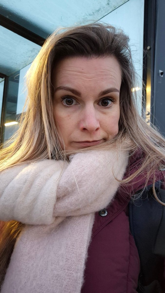 Het besef dat wallen, rimpels en slappe huid niet meer op te lossen zijn met slapen, crèmes en water drinken maar keiharde ouderdom is 👌