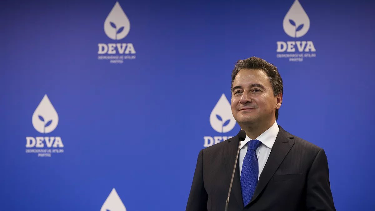 🎙️Ali Babacan:

“Türkiye’yi yeniden ayağa kaldıracak olan; güçlü kurumlar, bağımsız yargı ve hesap verebilir bir yönetimdir.

Biz bu ülkenin geleceğini korkularla değil, umutla ve adaletle inşa edeceğiz.”