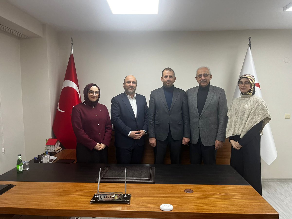 Bölge Müdürümüz Halil Alper, Kastamonu Kızılay Başkanı Sabit Tavil ve yönetim kurulu üyeleriyle birlikte Kastamonu’da hayata geçirilmesi planlanan projeler üzerine istişarelerde bulundu. Nazik misafirperverlikleri için teşekkür ederiz.

<a href="/ha1per/">Halil Alper</a> 
<a href="/sinanaksu/">Sinan Aksu</a> <a href="/VakiflarGM/">VAKIFLAR GENEL MÜDÜRLÜĞÜ</a>