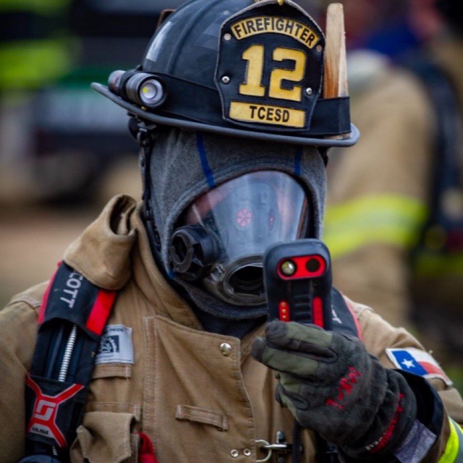 SEEK_Spain's tweet image. Como puede ser que algo tan pequeño y asequible te pueda salvar la vida? #bomberos @seekthermal @IGS_Spain #seek #F300