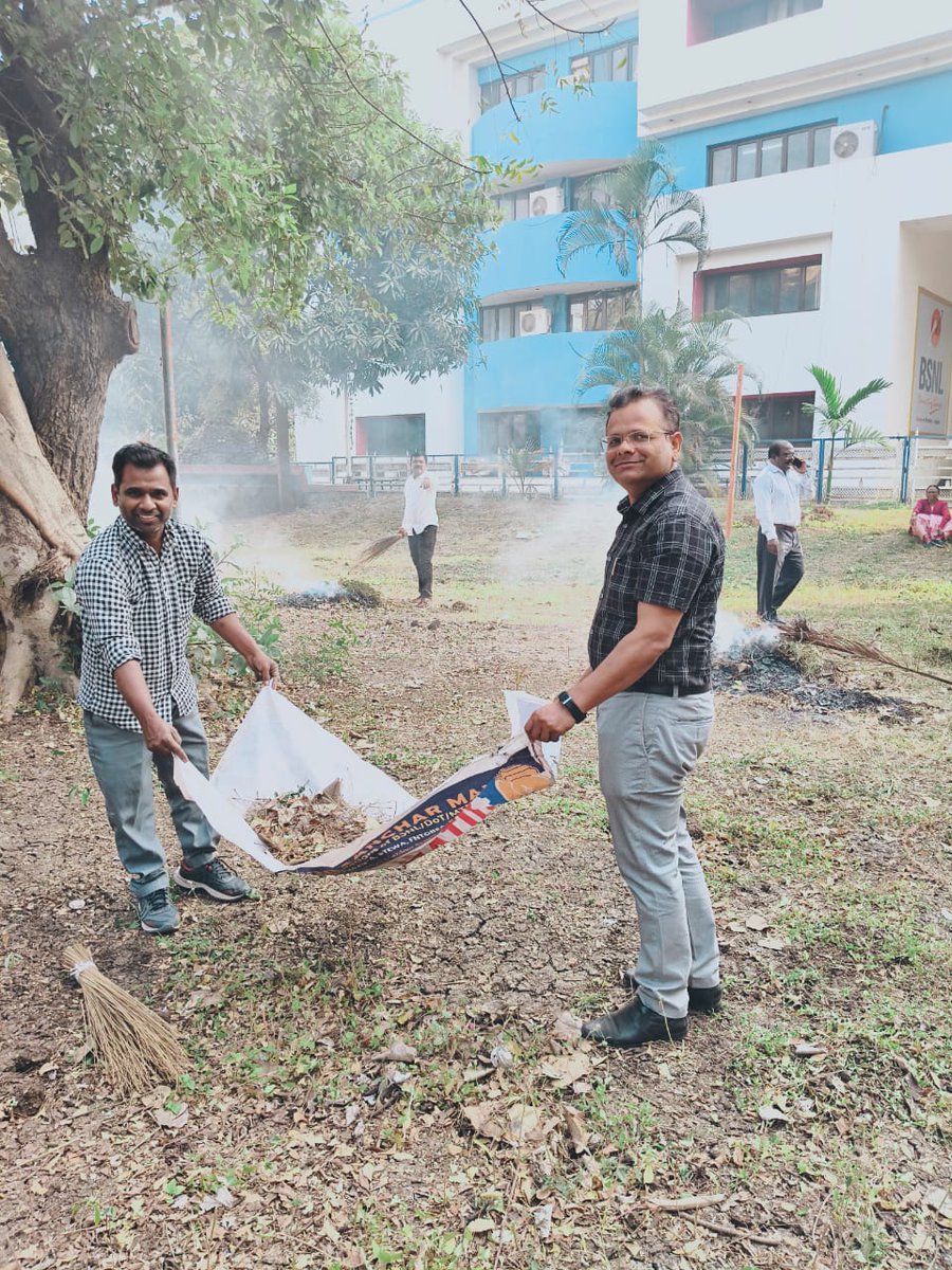 BSNLCSN's tweet photo. On the event of SWACHATTA ABHIYAN at sanchar sadan ,Aurangabad https://t.co/xd5ahUAXIr