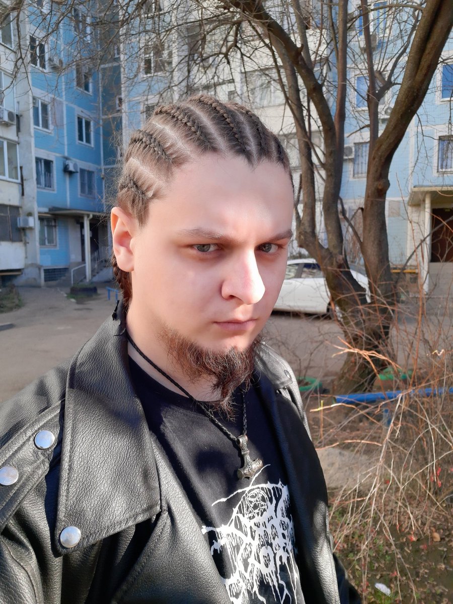 LRdcrow's tweet image. #metalhead with #cornrows