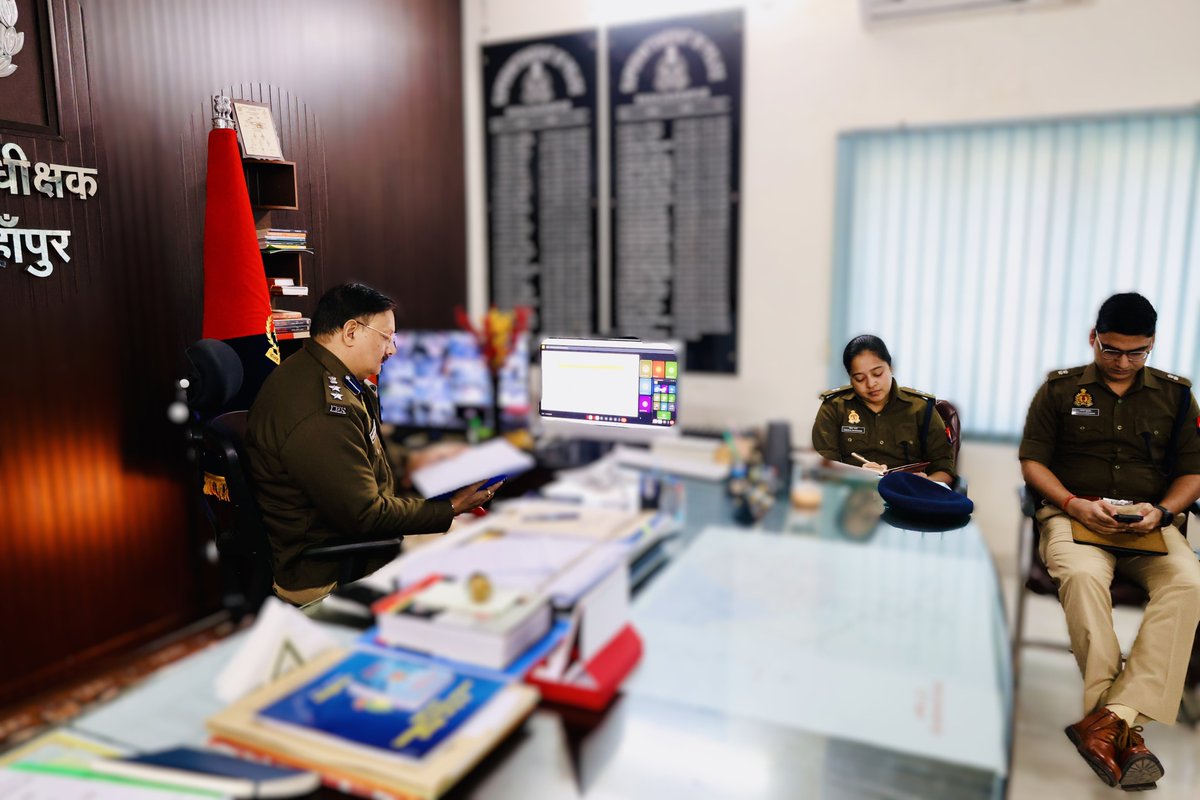 shahjahanpurpol's tweet photo. आज दिनांक 13.01.2026 को पुलिस मुख्यालय द्वारा विकसित #Yaksh_App के कुशल संचालन एवं सफल क्रियान्वयन हेतु वीडियो कॉन्फ्रेंसिंग के माध्यम से ऑनलाइन प्रशिक्षण आयोजित किया गया,
जिसमें #SP_SHA, #SP_CITY, #SPRA एवं #CO_CITY द्वारा प्रतिभाग किया गया।
यह तकनीकी उन्नयन, पुलिस कार्यप्रणाली को और अधिक सक्षम, पारदर्शी एवं आधुनिक बनाने की दिशा में एक महत्वपूर्ण कदम है।
@Uppolice 
@adgzonebareilly 
#uppolice
#DigitalPolicing
#SmartPolice