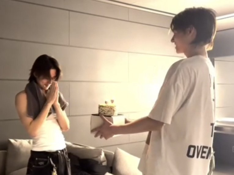 pIaythebeat's tweet image. eomma who knows each other the longest, who have been friends for 5 years, have been through everything together, have done everything together and have grown together.