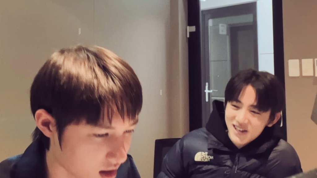 pIaythebeat's tweet image. eomma who knows each other the longest, who have been friends for 5 years, have been through everything together, have done everything together and have grown together.