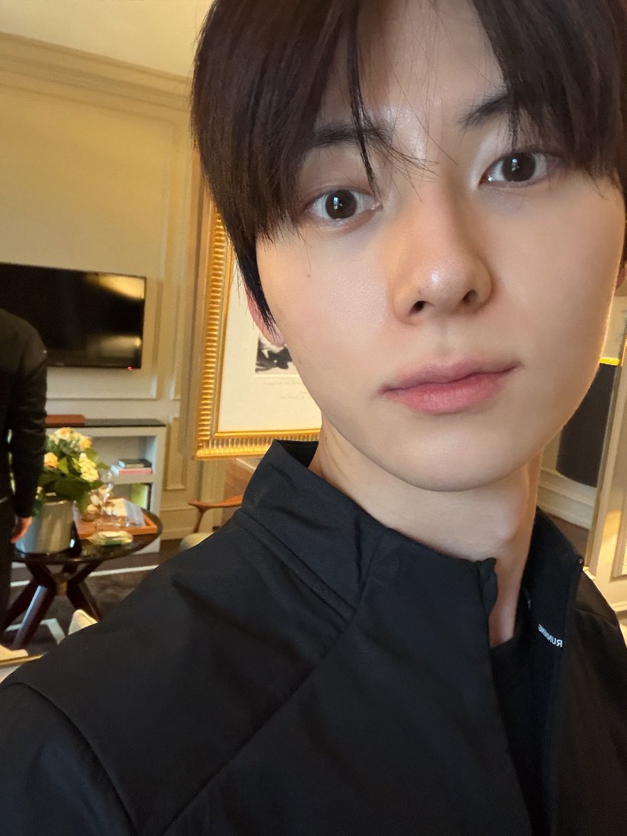 _520809's tweet image. 민현 너무 잘생겻어요🫰