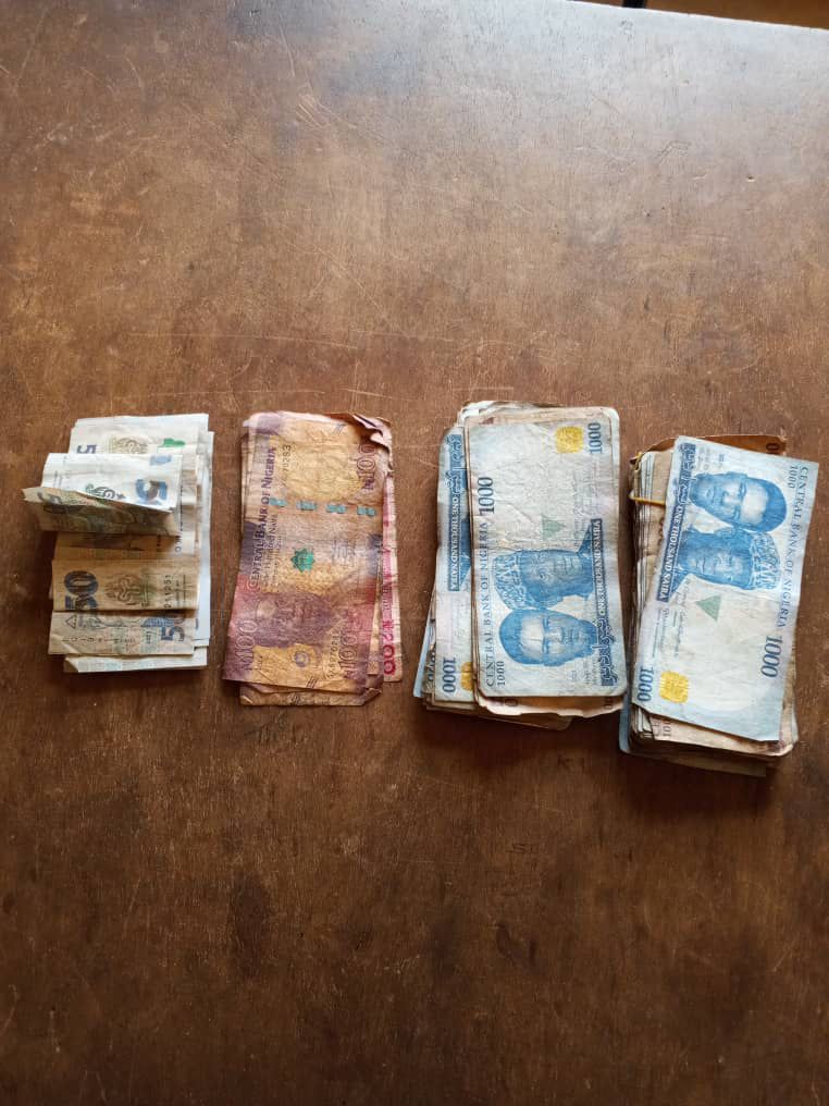 EdoPoliceNG's tweet image. PRESS RELEASE

CP EDO ORDERS REORGANISATION OF EKPOMA DIVISION; 
OPERATIVES UNCOVER SELF-KIDNAP, BUSH COMBING YIELDS ARREST OF 11 SUSPECTED KIDNAPPERS, RECOVERY OF FIREARMS

The Edo State Police Command wishes to inform the general public that as part of ongoing security…