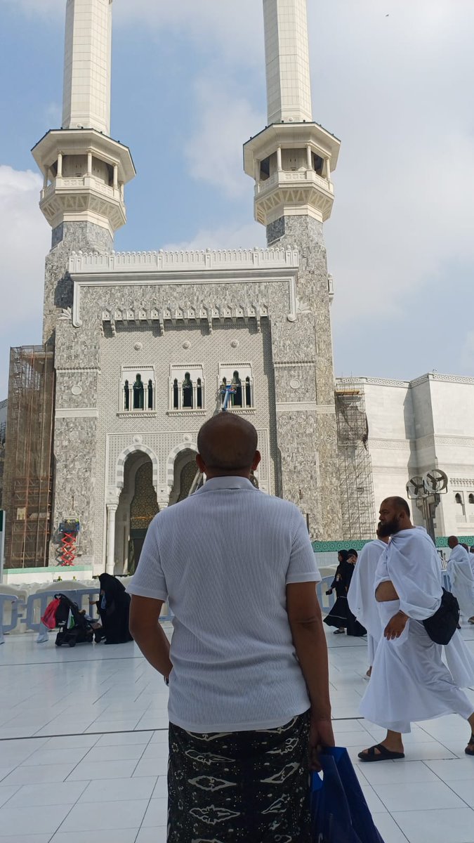 L
Salam Literasi
Salam <a href="/largurda_ind/">Lar Gurda Official</a>
dengan latar ZamZam Tower, dan Masjidil Haram, Makkah Al Mukarramah. 

<a href="/irfannuruddin_x/">🍉™ |Neo 𝗪𝗮𝗹𝗶 𝗦𝗮𝗿𝘂𝗻𝗴|•</a> <a href="/picoez/">picoez</a>