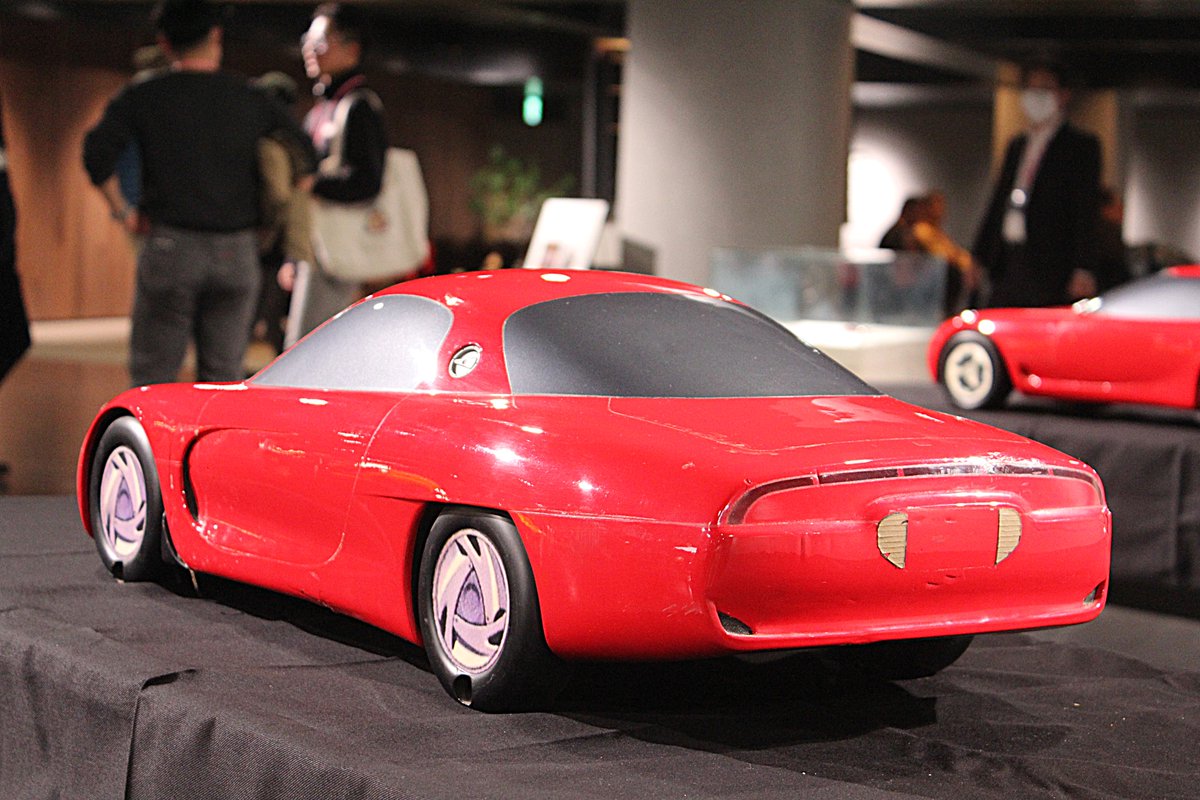 yasua3f7's tweet image. #マツダミュージアム 
#マツダミュージアム土曜特別開館
FDのデザイン検討モデル
かつて見た「RX-7のすべて」に載っていた実物を拝める日が来るとは思いませんでした🥹
１．２枚目は広島案のモデル
３．４枚目は横浜案？