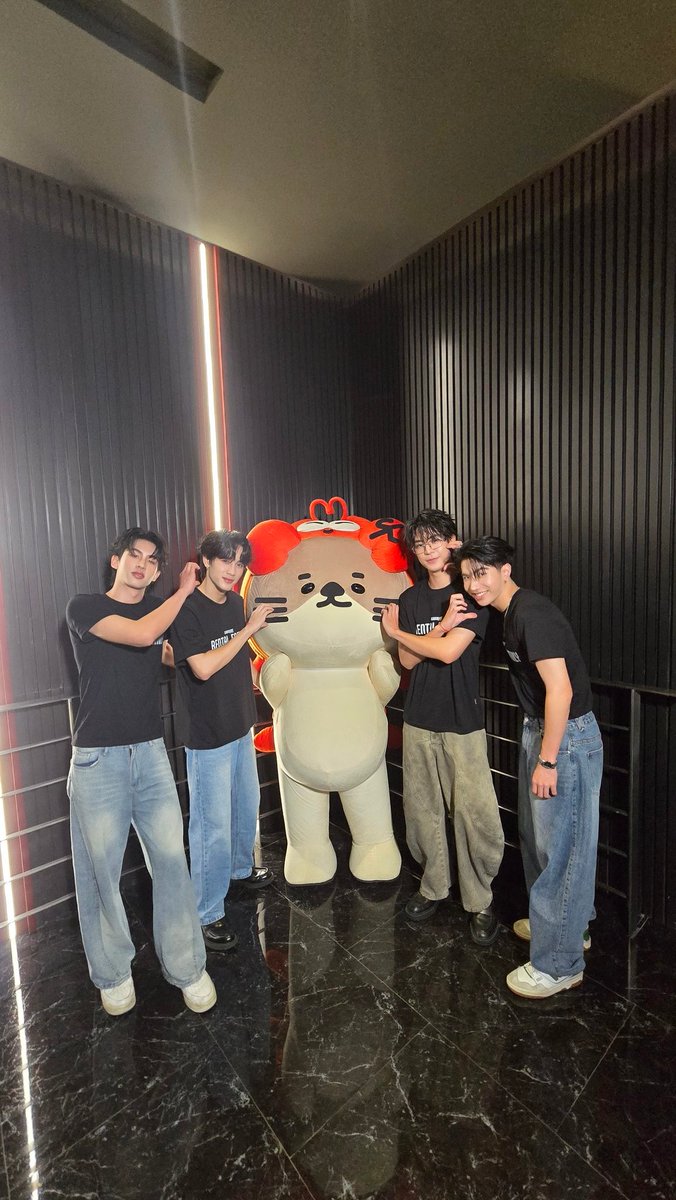 seadechart's tweet image. There is nothing better than a movie night with the best company. We are all dressed up and ready to go. Has everyone had a chance to see 𝖭𝗈𝗇𝗀 𝖭𝗈𝗈𝗈𝗇𝗀 today? We would love for you to come join us and enjoy the show. Make sure you have your tickets ready.