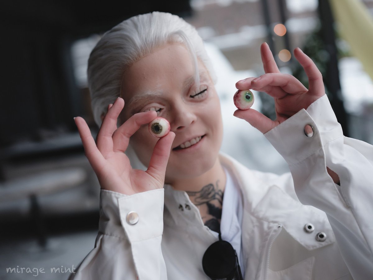 Говорят глаза - зеркало души. Коринфянин ест глаза. Своими глазами. Это крайне печально