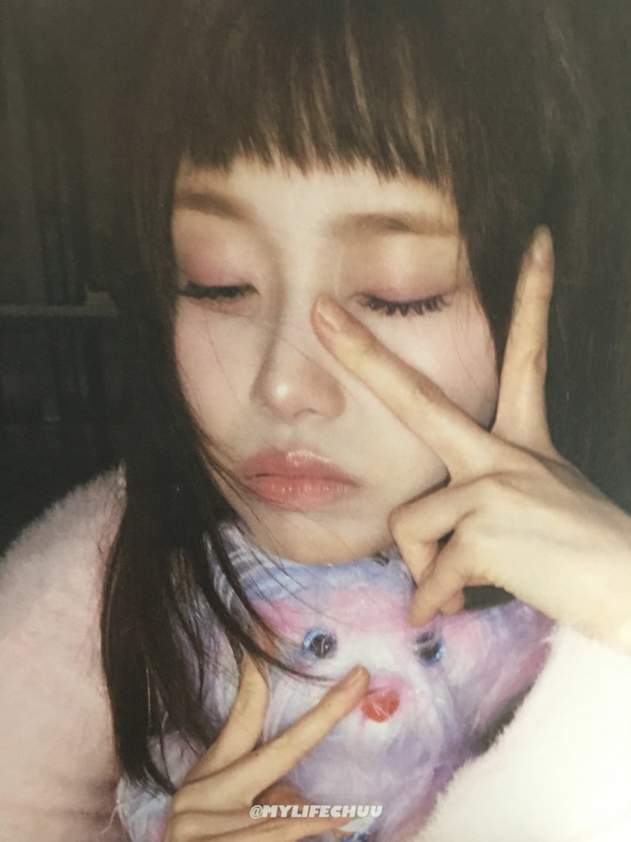 CHUU The First Album [XO, My Cyberlove] (Cyber ver.) scan
#츄 #CHUU