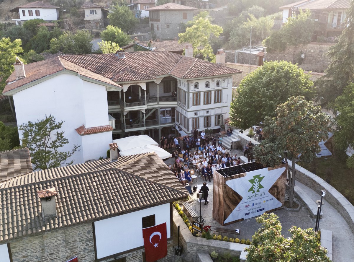 undpturkiye's tweet image. 2025 was a year marked by tangible outcomes in strengthened climate action, digitalization, AI, future jobs, women’s entrepreneurship, and recovery in the earthquake-affected region.

Let's have a look at UNDP Türkiye's work in 2025. 👀 #2025Recap

👉 undpturkiye.exposure.co/undp-turkiye-2…