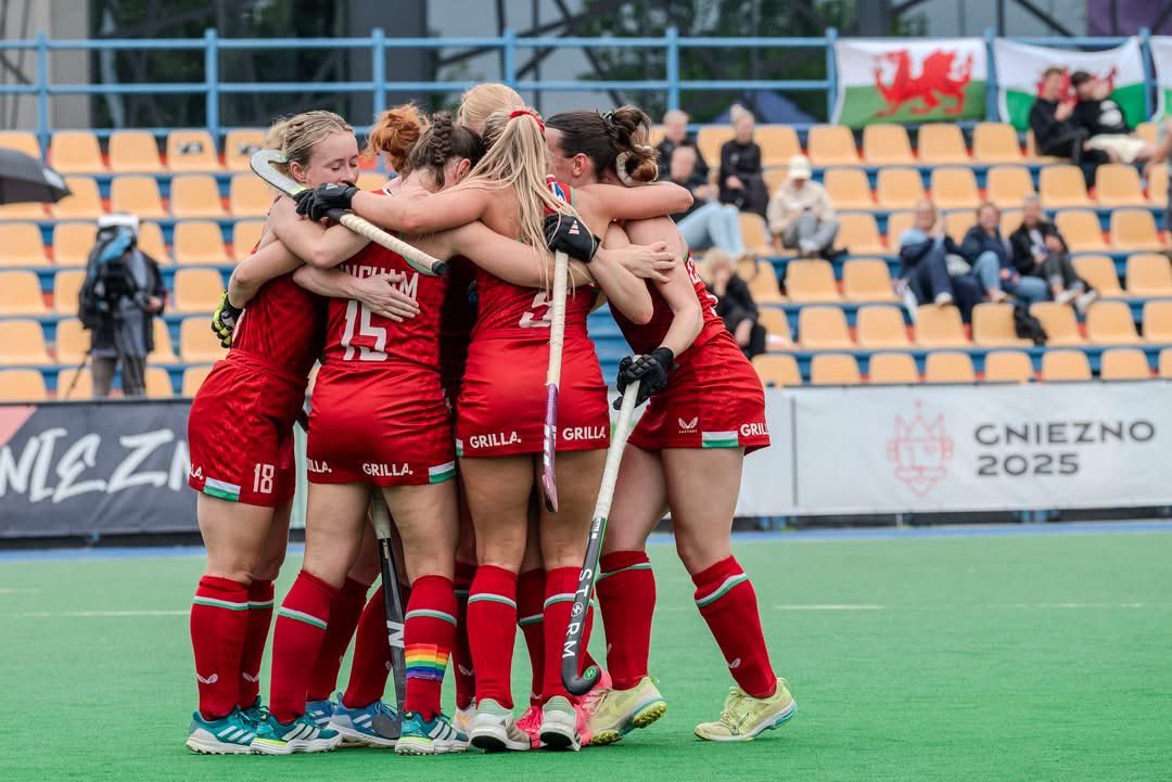 The 2026 World Cup Qualifiers are fast approaching!

🏴󠁧󠁢󠁷󠁬󠁳󠁿Our Snr men and women are aiming to represent Wales on the global stage this summer, taking on exciting qualification tournaments in February and March

Find all you need to know➡ hockeywales.org.uk/post/wales-men…