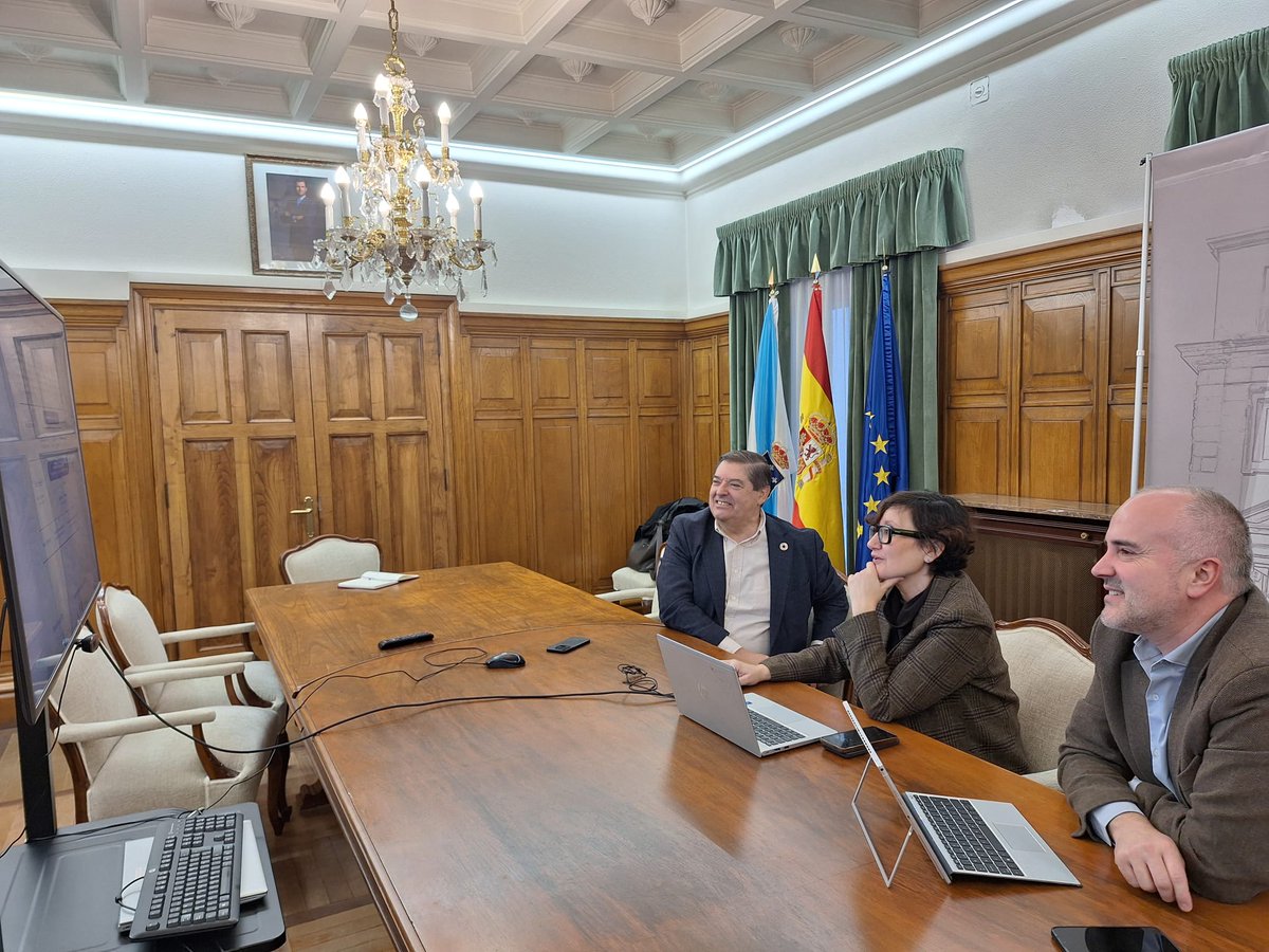 O subdelegado do Goberno na Coruña <a href="/julioabalde/">Julio Abalde</a> reuniuse coa xefa da Unidade de Protección Civil da Delegación, Dolores Gómez, e o secretario Xeral, Alberto de la Fuente
🦺No encontro analizaron os plans de emerxencias e como actuar ante unha situación imprevista de perigo