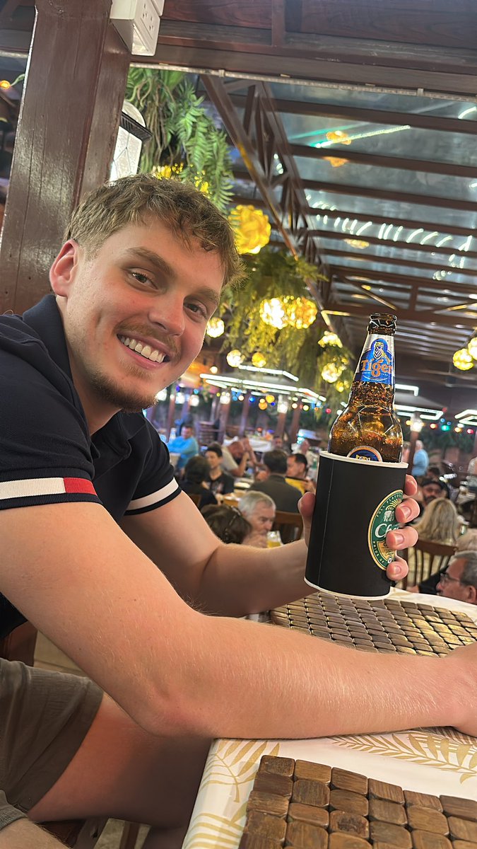 TheWaleedDiab's tweet image. Steady Sippin’ 

#Thuggin #Phuket #phuketmassage #tiger #Letsbehonest #GucciFlipflops

🐅🐅🐅🐅