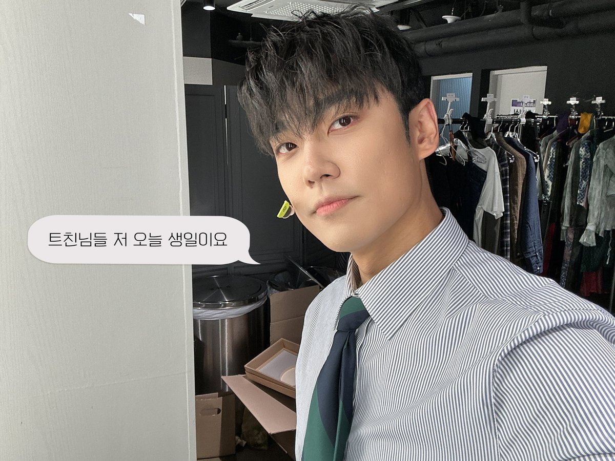 archive_KCJ's tweet image. 𝐇𝐀𝐏𝐏𝐘 𝐂𝐇𝐀𝐍𝐉𝐎𝐍𝐆 𝐃𝐀𝐘 ꯁ

배우님의 33번째 생일을 축하하며 본 트윗을 RT 해주신 두 분께 음료 기프티콘을 드립니다 💙 (SPC 계열사 제외) 1월 28일부터 뮤지컬 &amp;lt;초록&amp;gt;에서 류인·영진 역으로 무대에 오르실 배우님께 많은 관심 부탁드립니다! 🌿

#해피찬종데이