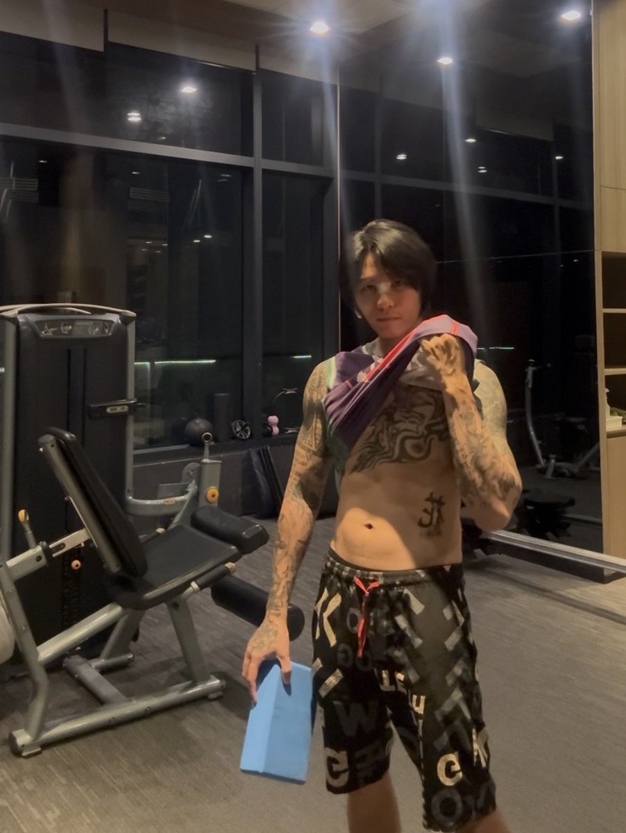 อึดอัดมาก เล่นได้ไม่เต็มที่ จมูกดามเฝือกแีก แต่สงกรานต์ทันแหละ

#เทรนเนอร์ #รับสอนออกกำลังกาย