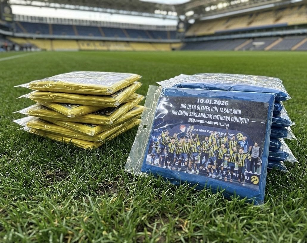 Süper Kupa Gecesinin Sembolü ‘’Yağmurluk’’ Stoklarımız Yenilendi!🟡🔵

Bir gecenin parçasıydı, bir hatıranın simgesine dönüştü. 

10.01.2026 Turkcell Süper Kupa Finali’nde tribünlerde yerini alan Yağmurluklarımız;  Fenerium Alt, Fenerium Maraton Magazamız ve