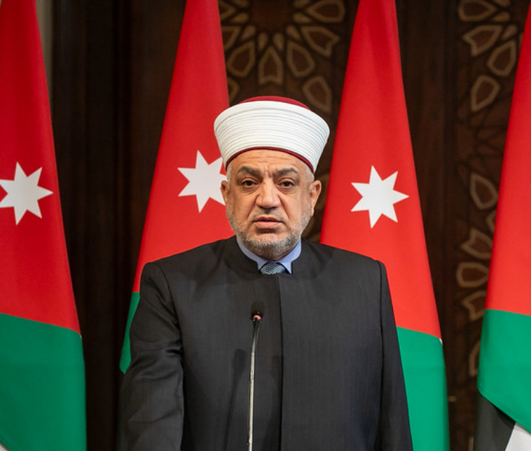 وزير الأوقاف يوجه بفتح المساجد للإيواء خلال المنخفض الجوي 