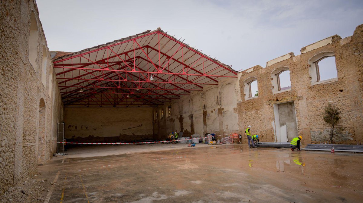 🔵 El Ayuntamiento invierte más de 3,6 millones de euros en la segunda fase de rehabilitación de los antiguos depósitos de Tabacalera #Cádiz 

✅ Estos trabajos cuentan con financiación europea a través de los fondos PIREP, procedentes de los Next Generation

El alcalde, Bruno