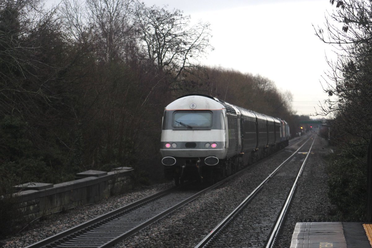 LeicRailAle170's tweet image. 5Q26 1227 Burton Ot Wetmore Sidings to Mid-norfolk Railway Siding. 43467 taking 43076, 43066 &amp;amp; ex GWR Mk3s. A grey RA power car brings up the rear. 
#HighSpeedTuesday