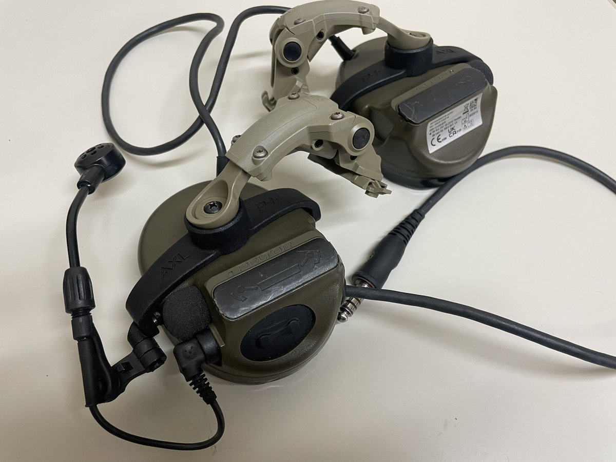 sumibiboy's tweet photo. #ミリタリー物販
comtac xpi
opscore アーム
AXL raclink gen2
invisio x50
以上は実物

アリエクで買った
接続用ケーブル

特小無線での送受信できます。

アームに一部破損ありますが、使用には問題ありません。

込12諭吉 https://t.co/iVrQWDkI7t