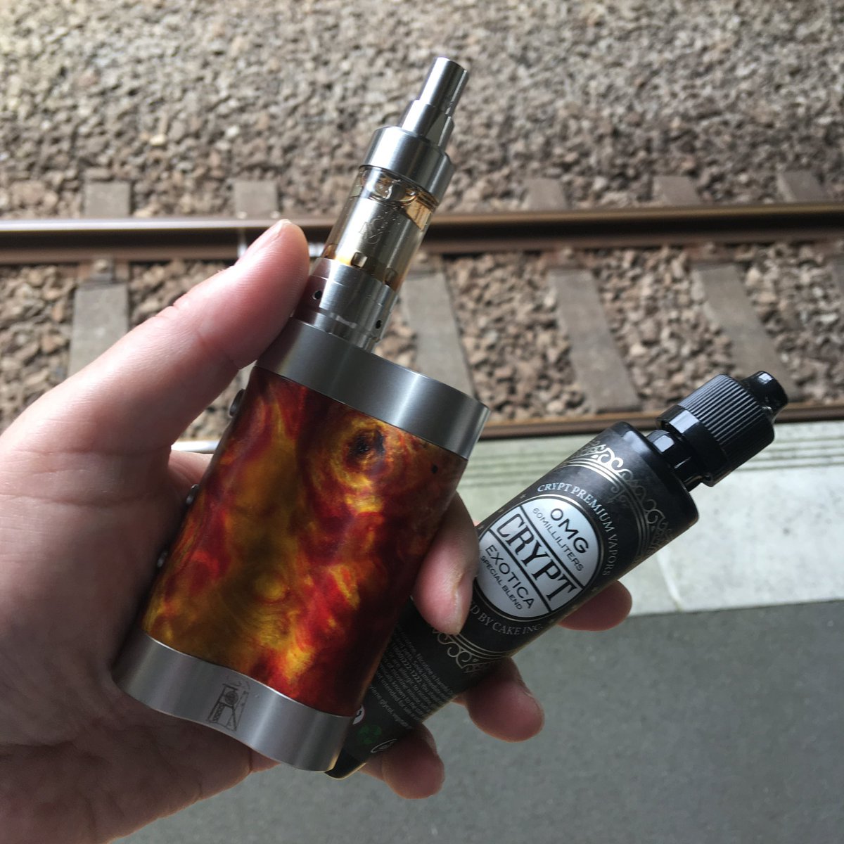 CTHRAG_YASKA's tweet photo. #dicodes 履歴。
2017 #CandyCigarette で スタビな #DaniBox 購入。#M5+ で買った #Nife30 で温度管理にハマる。
2018 #VapeCHK で #Kayfun_Mini_V3 購入。専用アトマ化。
2019 根城だった #CandyCigarette 閉店。そのセールで #DaniBox_mini 購入。
現在まで安定稼働中!もう一台、買っとく? https://t.co/EBMZpzYIO0