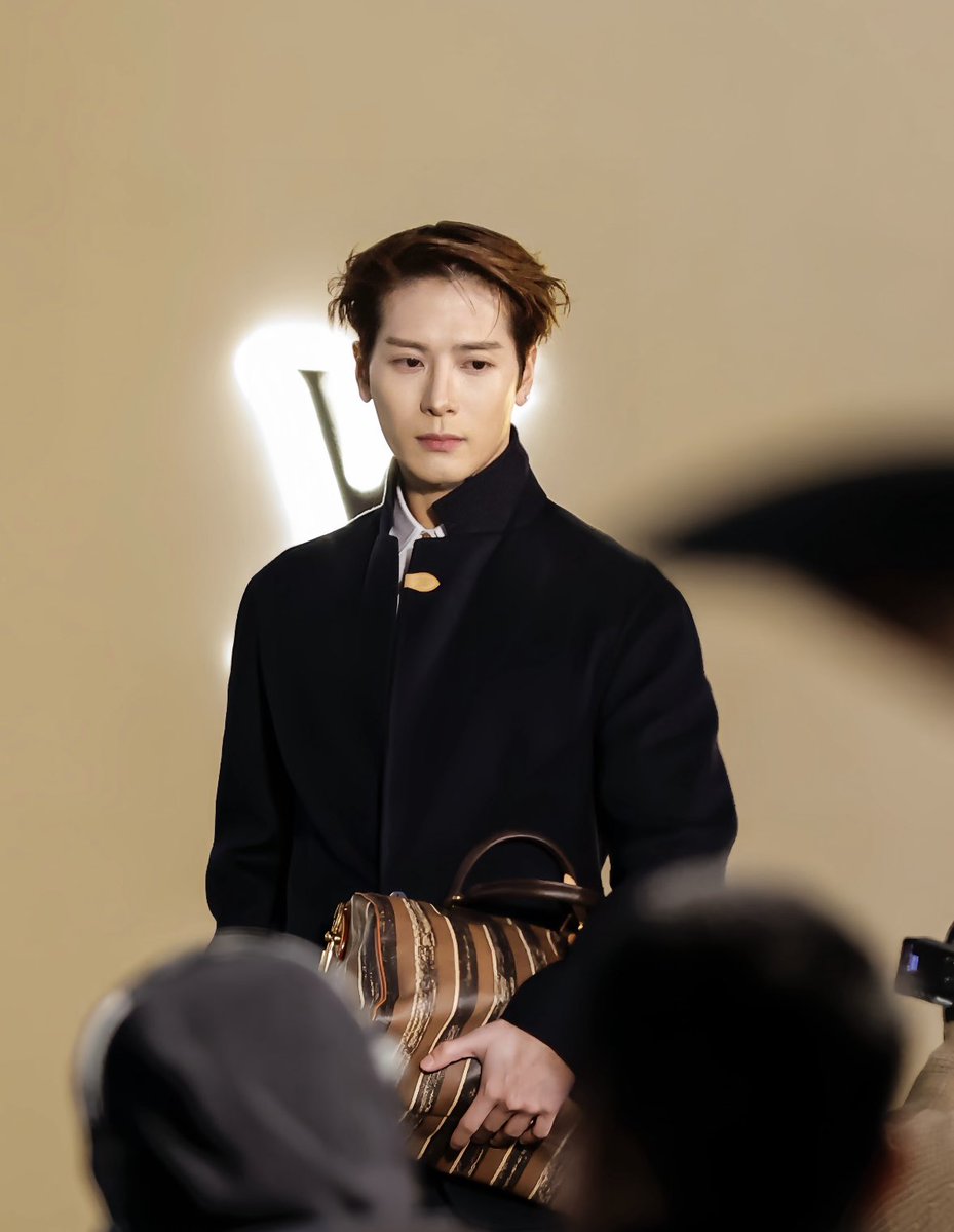 gunggginggg's tweet image. ดั่งแก้วดั่งแสงจริงๆ ออร่าเจิดจรัสมากก✨
#JacksonWang 
#JacksonWangxLouisVuitton