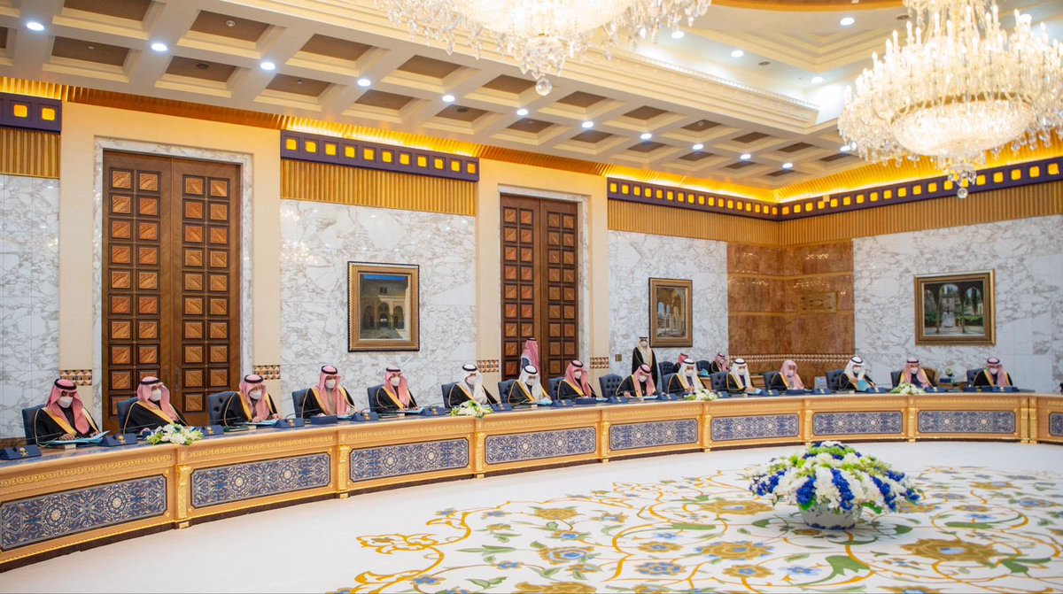سيدي #خادم_الحرمين_الشريفين يرأس جلسة #مجلس_الوزراء في الرياض.