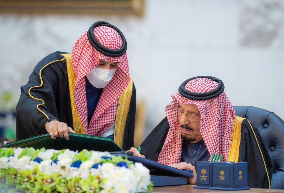 Badermasaker's tweet image. سيدي #خادم_الحرمين_الشريفين يرأس جلسة #مجلس_الوزراء في الرياض.