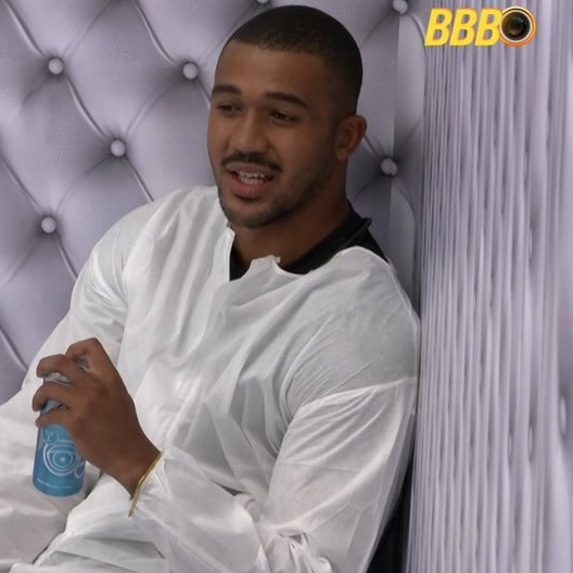 SeriesBrasil's tweet image. Matheus chama Ricardinho de playboy após o participante desperdiçar a água de outros participantes no quarto branco do #BBB26:

Matheus: “Essa situação pra mim é muito maior que o botão. É uma parada tipo… ano de eleição. As pessoas precisam ver a atitude de um playboy, do que…